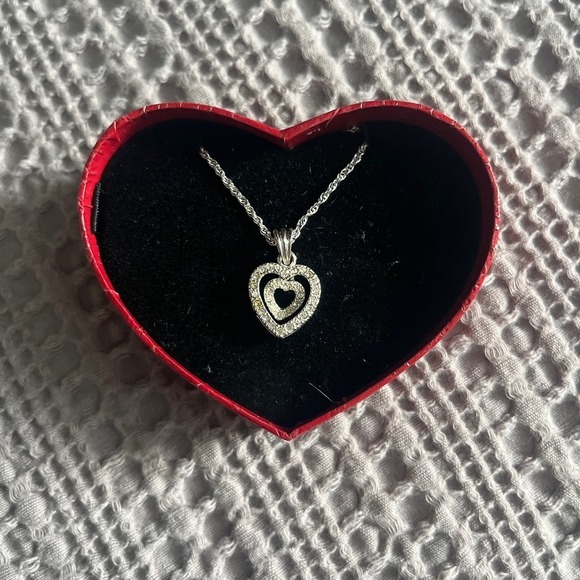 Unknown Jewelry - Heart Shaped Necklace
